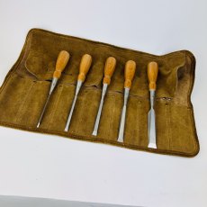 Lie-Nielsen - Bevel Edged Chisels (O1 Steel) - Set of 5 in Tool Roll [Preowned, As New, SOLD]