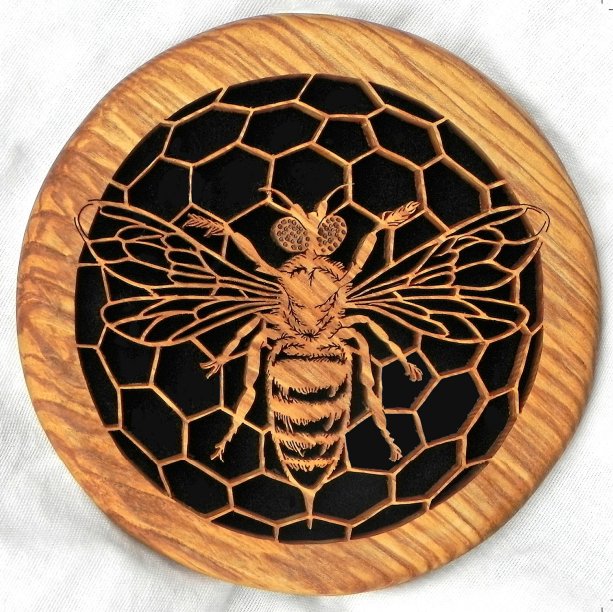Fiona Kingdon - Artist In Wood Bee on a Comb - Greetings Card