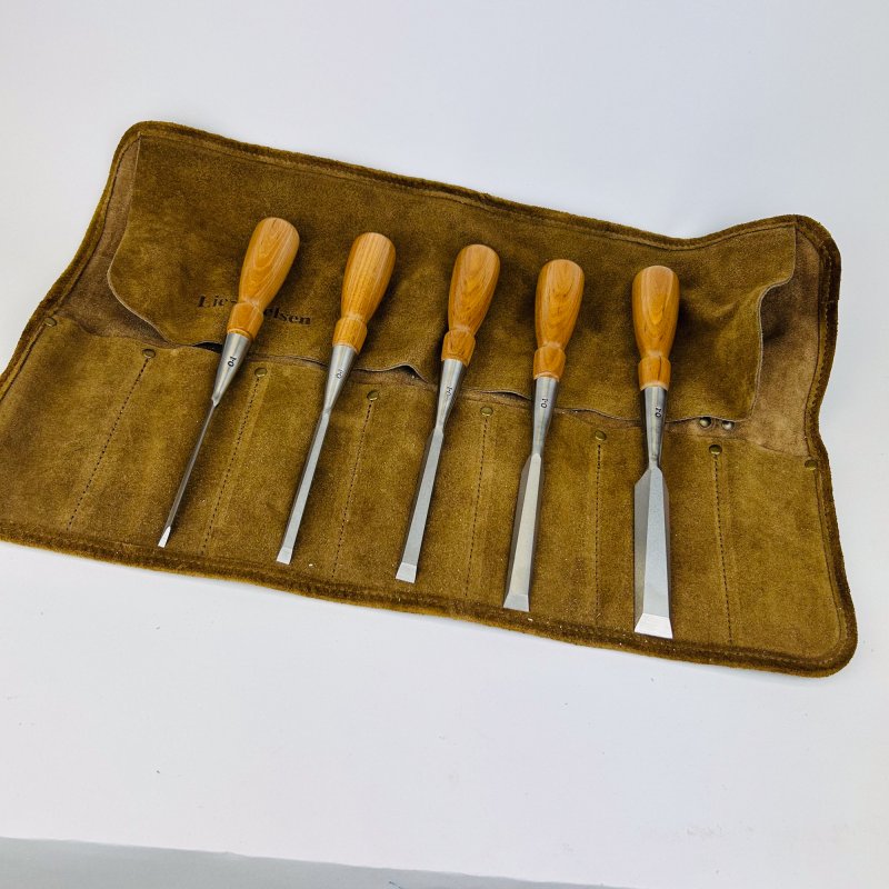 Friday Finds Lie-Nielsen - Bevel Edged Chisels (O1 Steel) - Set of 5 in Tool Roll [Preowned, As New, SOLD]