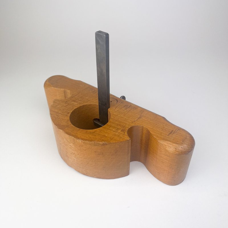 Friday Finds Old Grannies Tooth Router [Pre-owned]