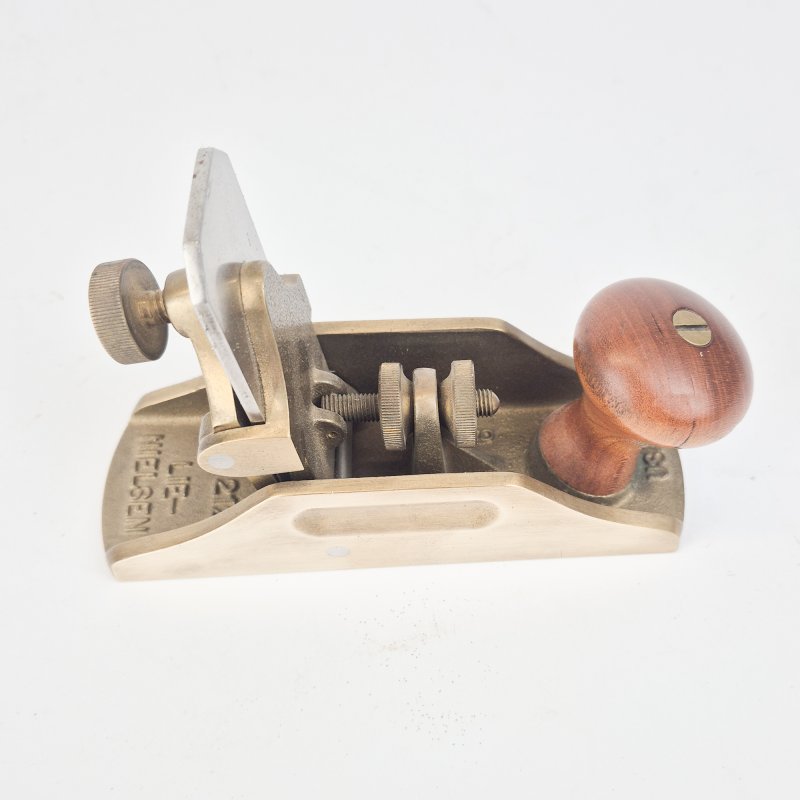 Friday Finds Lie-Nielsen Toolworks - No.212 small scraping plane [Pre-owned]